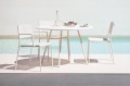 AREA Cane-line biały stół i LESS krzesła ogrodowe